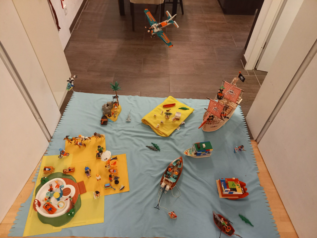 Pirateninseln mit Playmobil und Piratoplast Bastelbogen