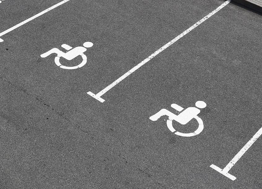 Parken auf Behindertenparkplätzen